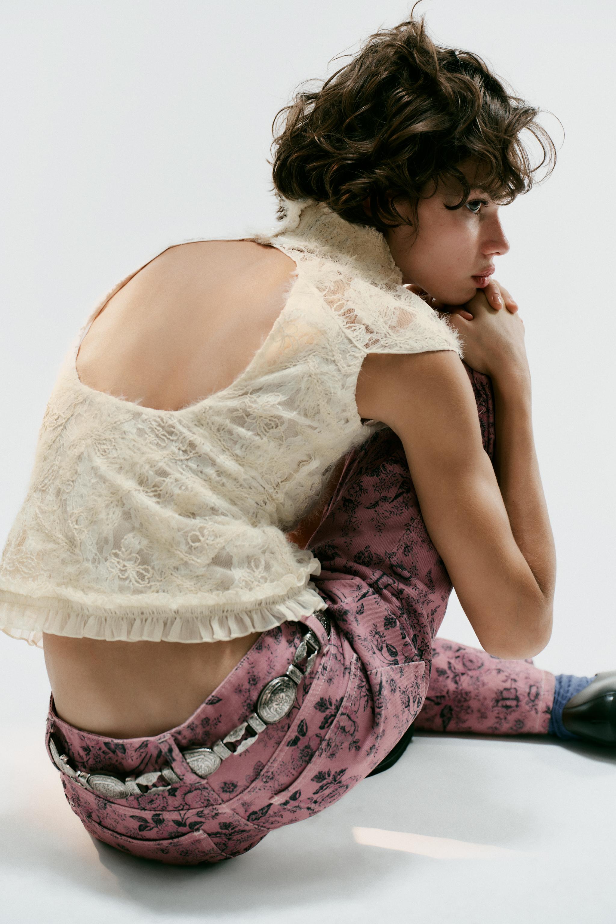 ROMANTIC HIGH-NECK CORSET